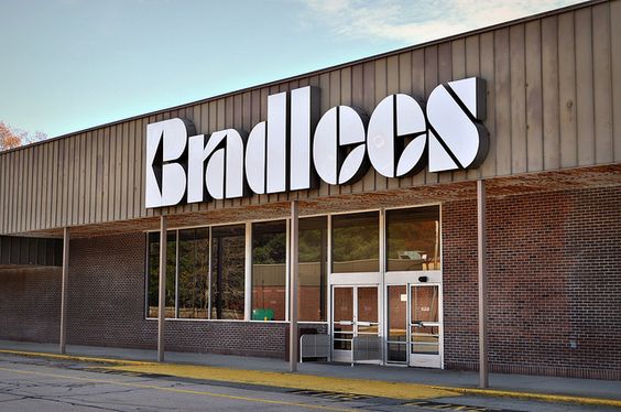 Bradlees Mall