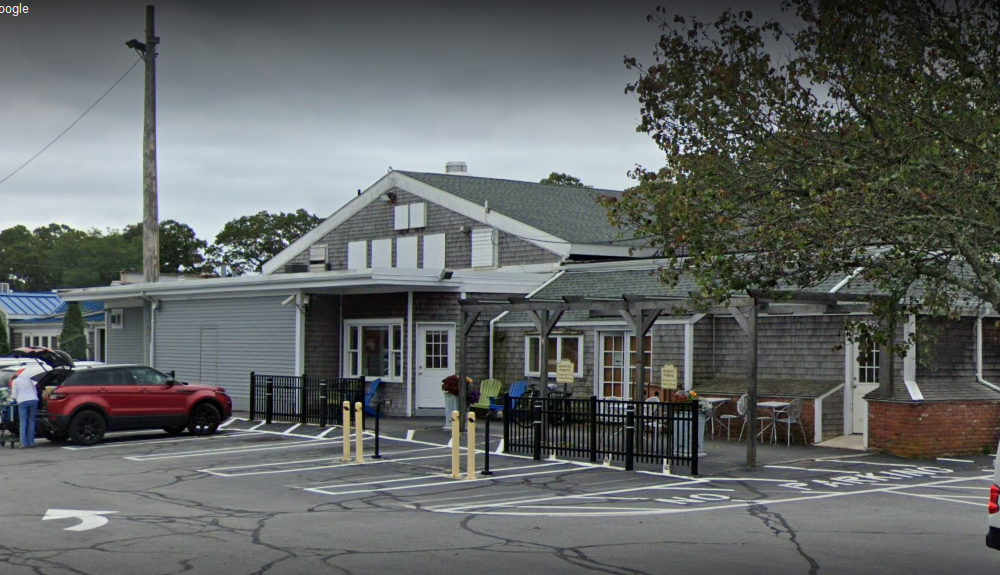 Lee's Market in Westport reveals employee tested positive for COVID-19 –  Fall River Reporter